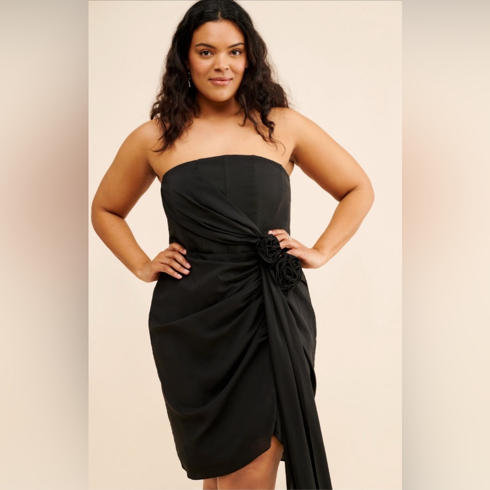 ELOQUII Strapless Black Rosette Side Train Cocktail Dress Size 16 EUC - Picture 2 of 6